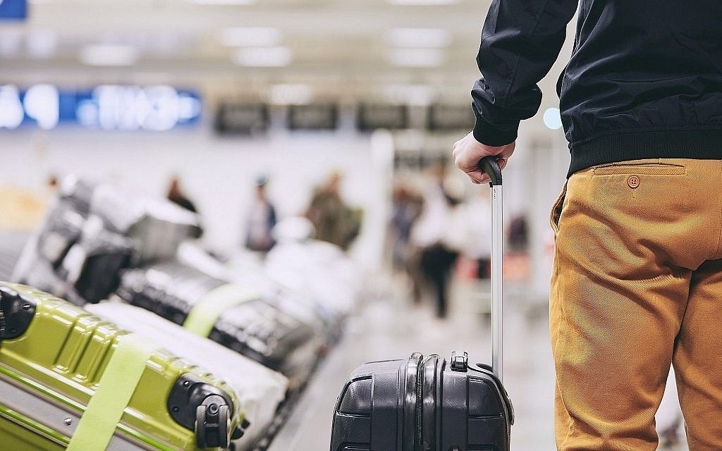 Carbon footprint airport luggage Dalla -industrial recycling